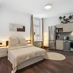 Loftly Hindenburgdamm 85 Charite - 45m2 - Self Check-in - 300mbit * 柏林