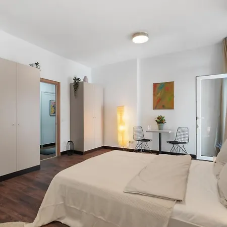 Loftly Hindenburgdamm 85 Charite - 45m2 - Self Check-in - 300mbit Apartment *